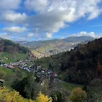 Apartamento Einzigartiges Apartment, Mitten In Der Ottenhofen im Schwarzwald